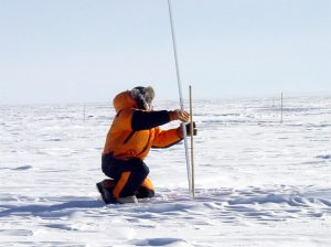 南極ドームふじでの積雪量観測